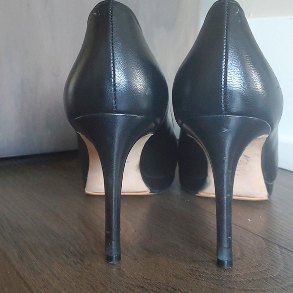 Stuart Weitzman All-Leather Classic Pumps ๐  - Picture 15 of 16